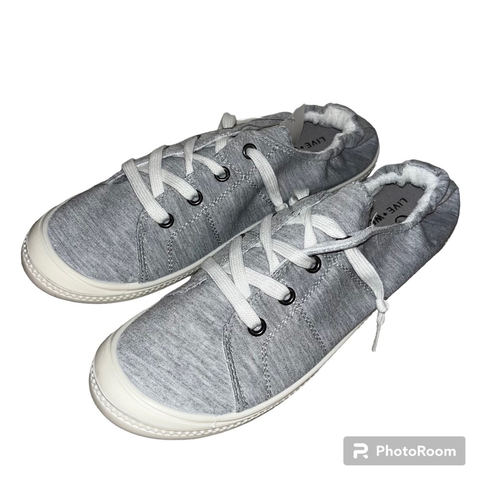 C Active women’s size 9 sneakers gray and white